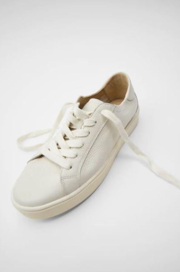 De piel y tacto suave, de Zara (39,95 euros).