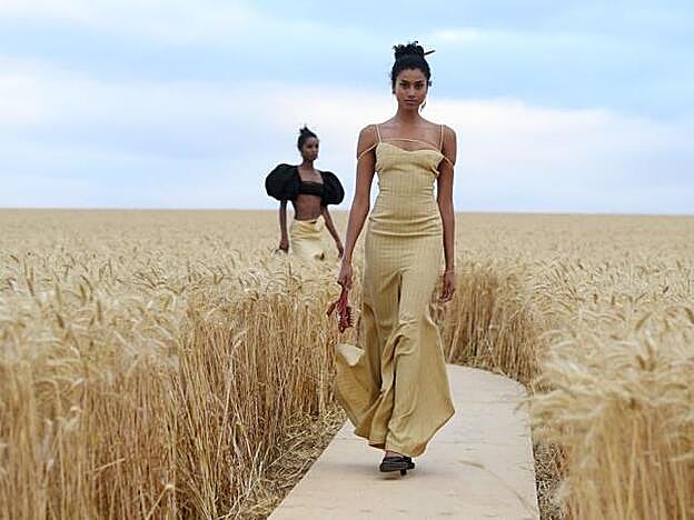 Carrusel final del desfile de p/v 2021 de Jacquemus.