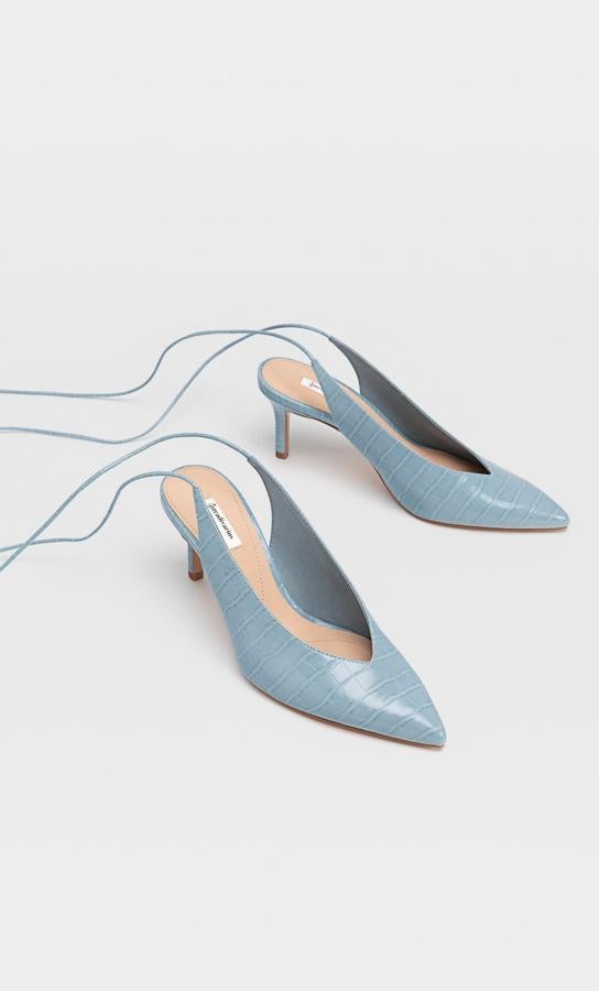 Salones destalonados con tiras, (9,99 euros).