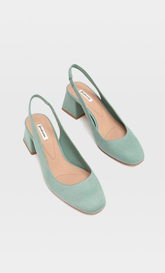 Manoletinas destalonadas con tacón, (9,99 euros).