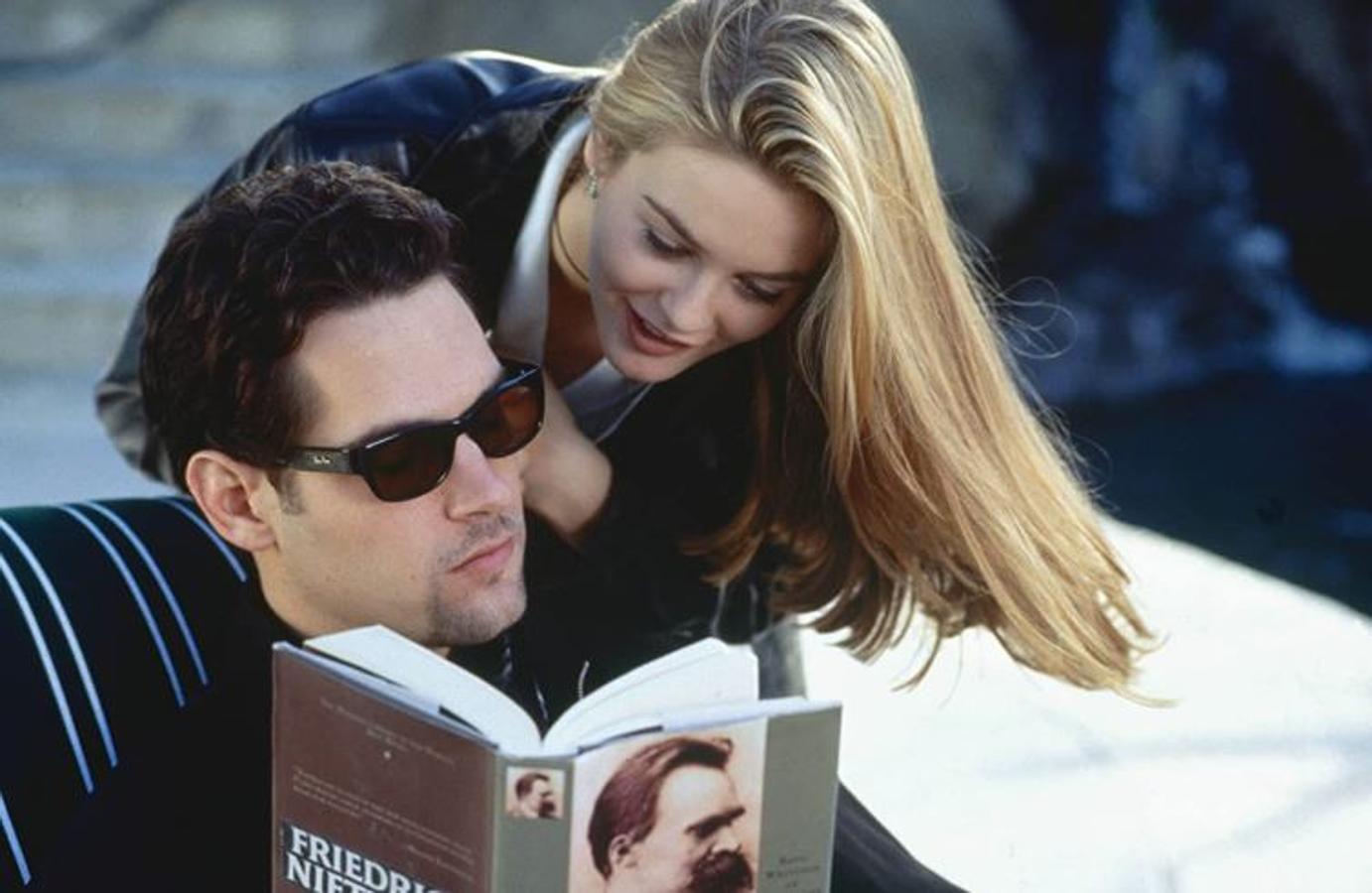 Esta foto no tiene nada que ver con la película pero no podíamos dejar de comentar el caso de Paul Rudd. 25 años después de esta película sigue exactamente igual de joven. Si no nos crees, búscalo en Google.