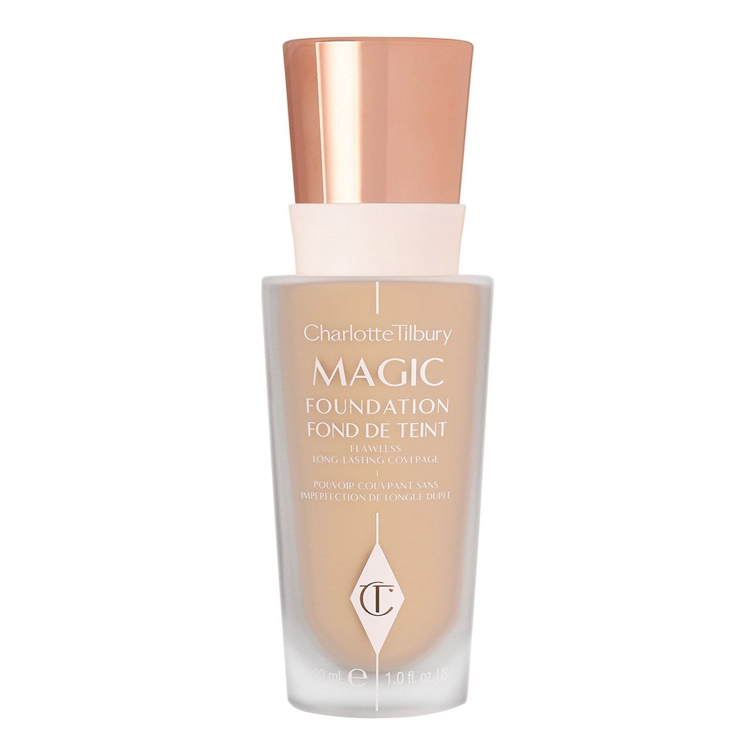 Su fórmula estimula el colágeno, el factor de protección SPF 15 evita la aparición de manchas t arrugas, el extracto de seta reafirma la piel, cierra los poros e hidrata, y la vitamina C combate los signos de la edad. Base de maquillaje Magic Foundation de Charlotte Tilbury.  En Sephora por 40,55 euros .