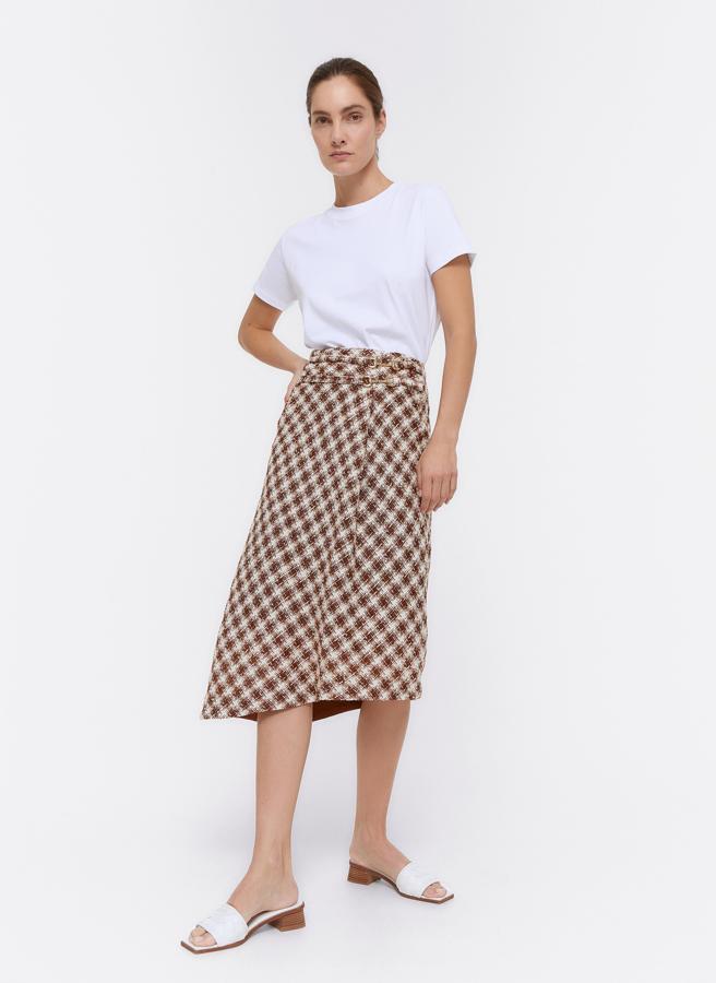Si quieres invertir en una falda para el otoño, con esta en tejido de tweed tienes tu oportunidad en las segundas rebajas de Uterqüe (34,95 euros).