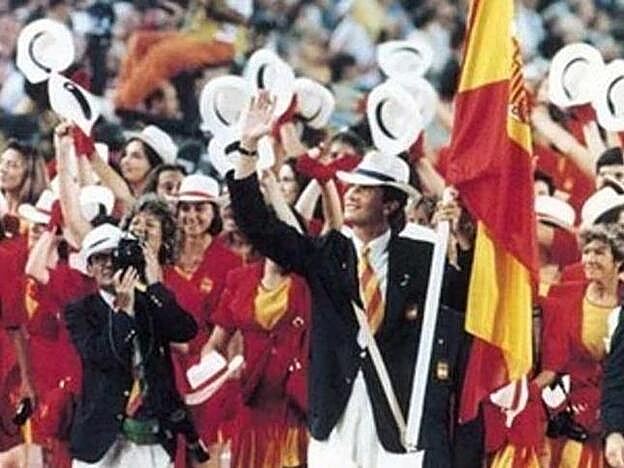 Don Felipe, por aquel entonces Príncipe de Asturias, en una imagen desfilando como abanderado español en Barcelona 92.