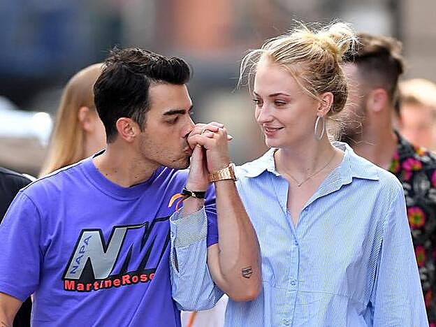 Joe Jonas y Sophie Turner han sido padres por primera vez y su hija se llama Willa.
