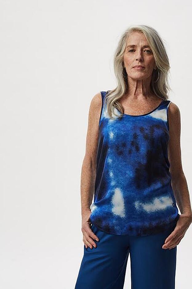 Camiseta y pantalón de la colección p/v 2020 de Adolfo Domínguez.