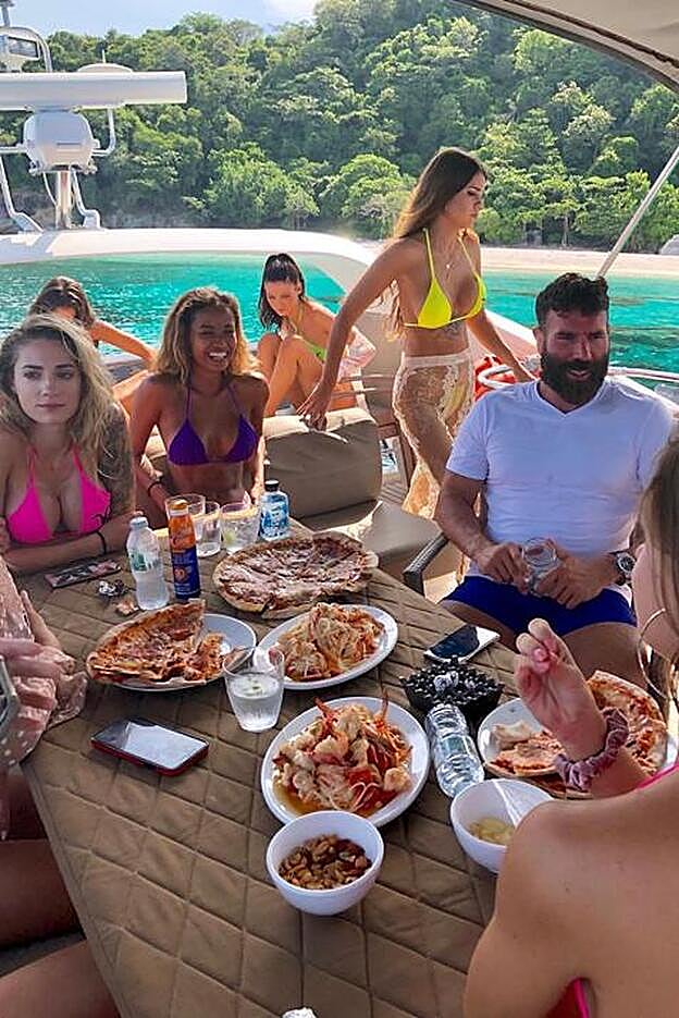 El jugador de póquer, actor y celebridad de las redes es como conocido como “El rey de Instagram” y presume sin tapujos en las redes sociales de su nivel de vida.