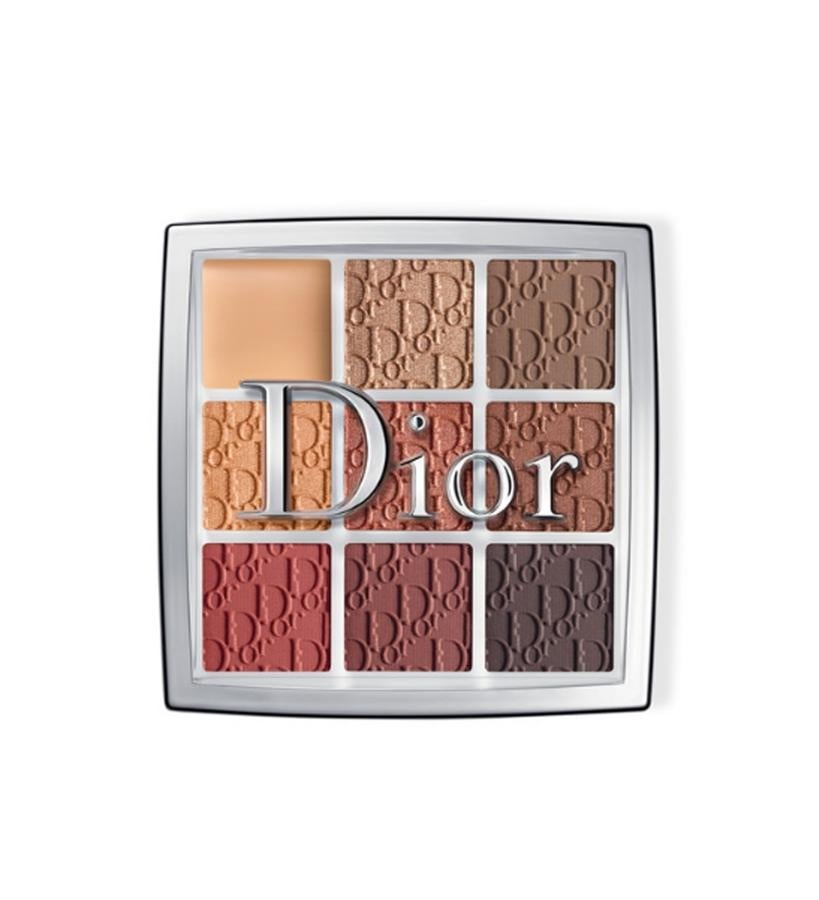 Incluye una base, una sombra, un iluminador y un delineador, ricos en pigmentos y modulables, para maquillar los ojos. Los colores, que vienen en texturas mates y nacaradas, se adaptan a todos los tonos de piel.  Dior Backstage Eye Palette de Dior  (50,70 €).