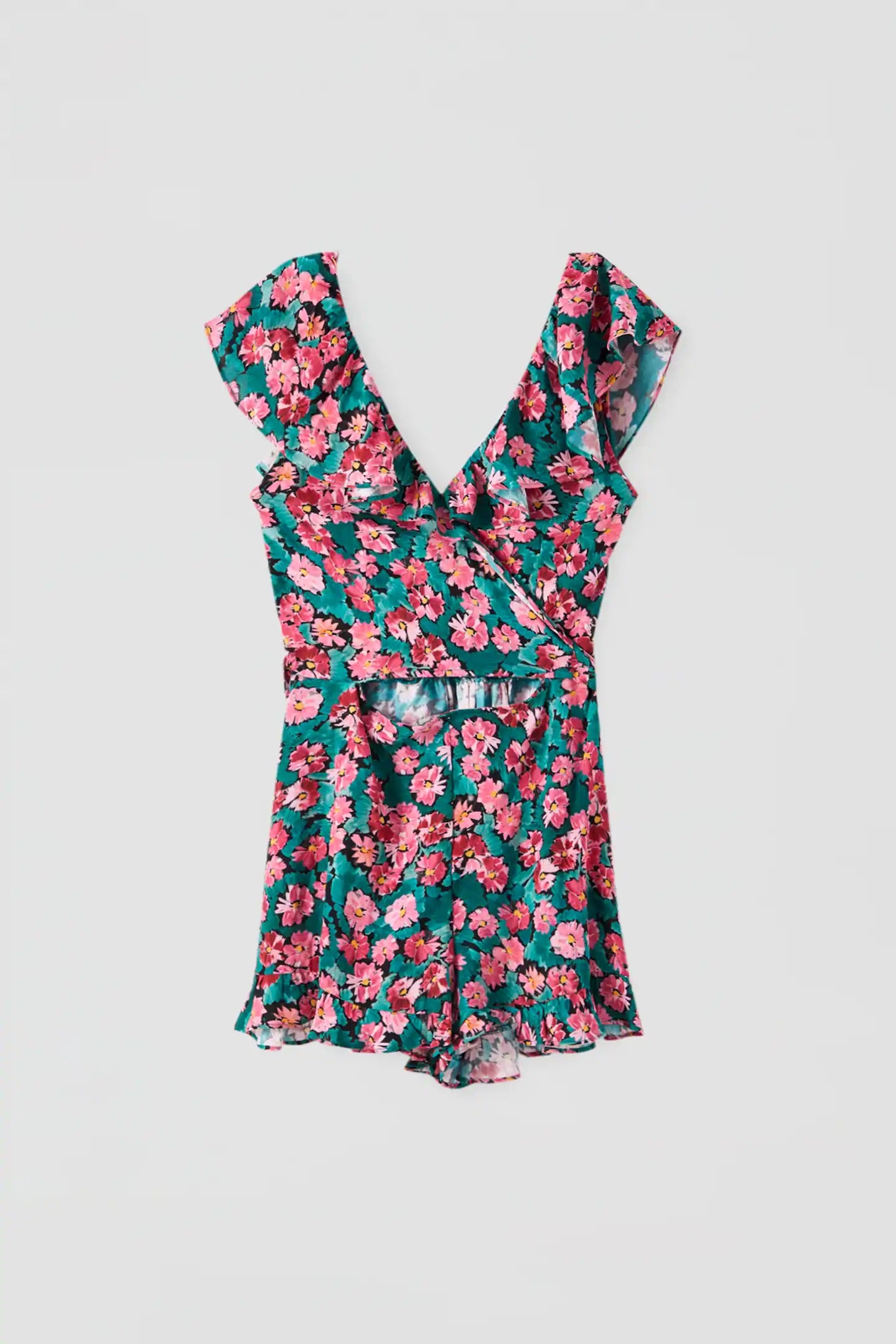 El mini perfecto para lucir tipazo: mono corto con estampado de flores de la nueva colección de Pull&Bear. (22,99 euros).