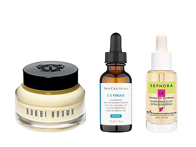 Prebase Vitamin Enriched Cream, con vitaminas B, C y E, de Bobbi Broww (55 €). Sérum C E Ferulic de Skinceuticals (155 €). Sérum Facial Iluminador y Reafirmante de Sephora Collection (19,95 €).