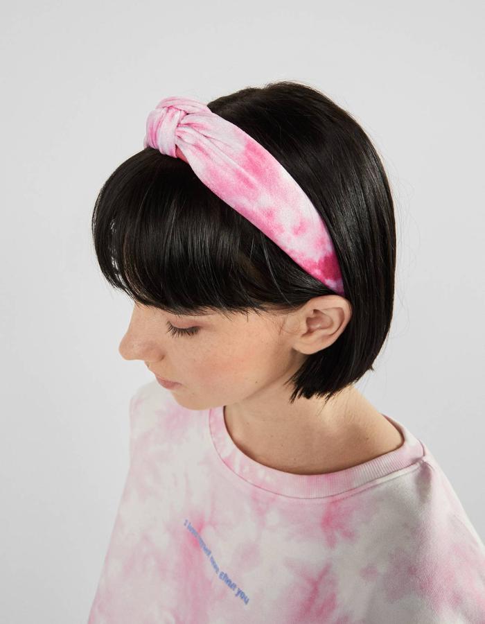 Banda de tela rígida con efecto tie dye, de Bershka (4,99 €).
