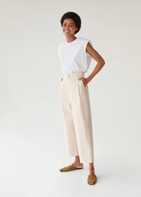 Otra opción que sienta de maravilla son los jeans culotte en color beige. Perfectos para estrenar en verano y sacar partido durante el entretiempo. (39,99 euros).