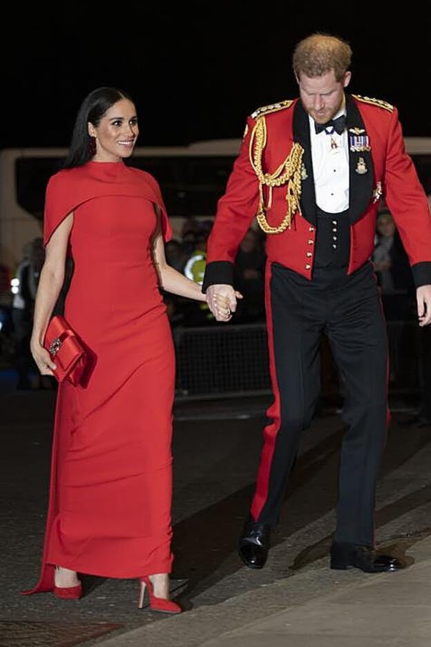 Meghan Makrkle con vestido de Safiyaa ‘Kalika'.