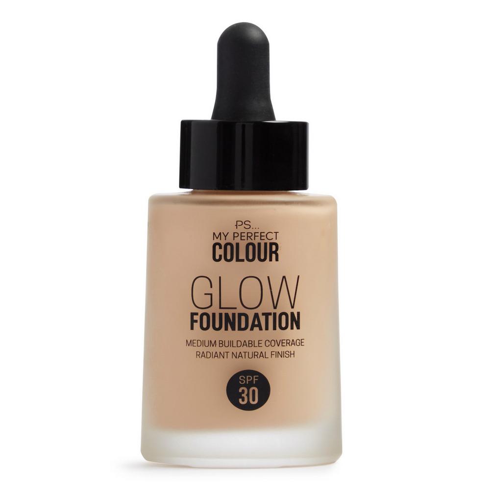 Base de maquillaje Glow Foundation de cobertura media y acabado natural con protección solar SPF 30. (6 euros).