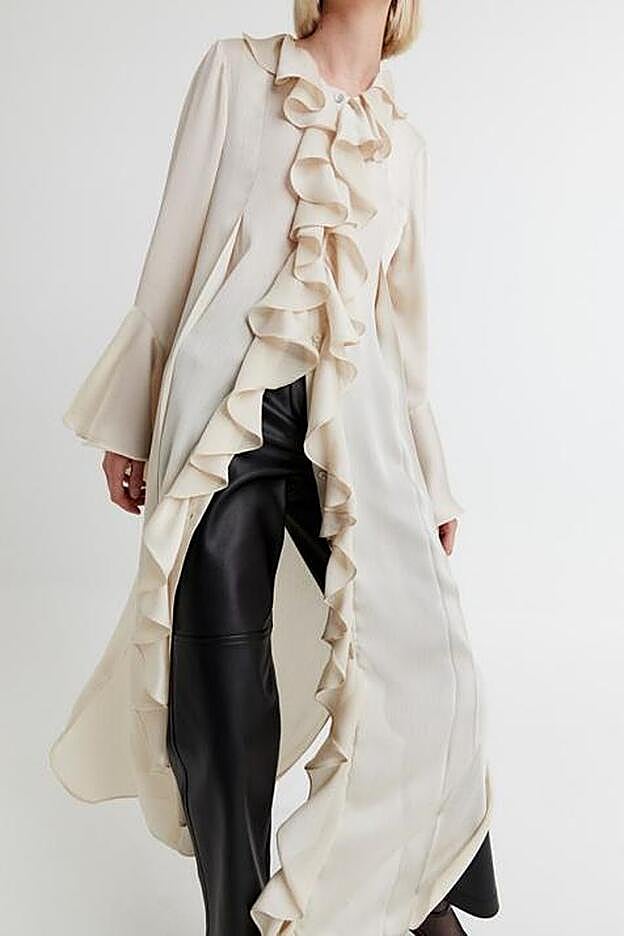 Difícilmente vas a poder volver a comprar un vestido con chorreras como este, y menos en el low cost.