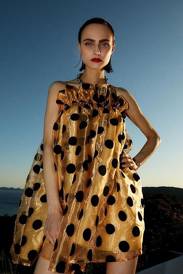 Te acordarás de este vestido de la colección de verano de Sfera en diciembre, cuando busques un look para Nochevieja.