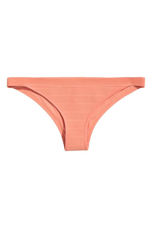 Braga de bikini de cadera baja color albaricoque: 3,99 euros (antes 12,99 euros).