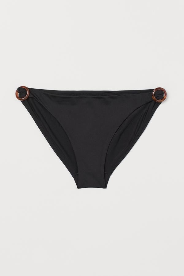 Braga de bikini con anillas laterales estilo carey: 3,99 euros (antes 12,99 euros).