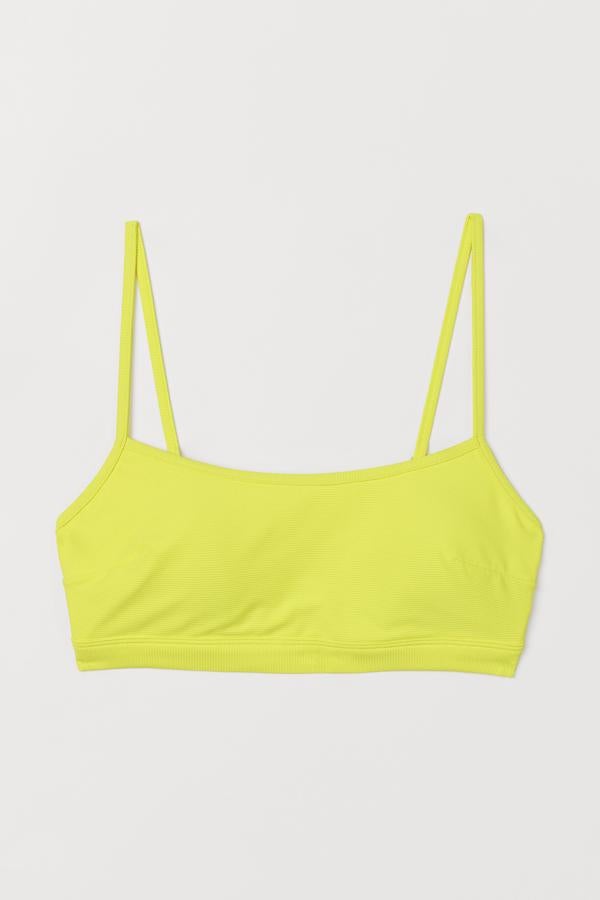 Top de bikini con relleno extraíble amarillo neón: 4,99 euros (antes 14,99 euros).