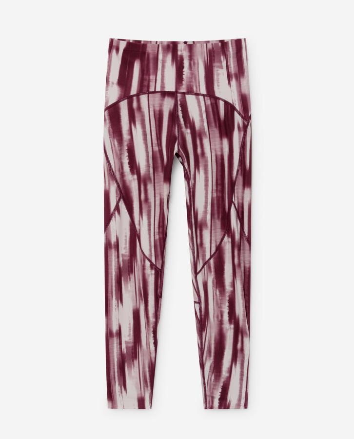 Diseño estampado para estos leggings deportivos de tiro alto con cinturilla compresiva especial para sujetar, moldear y perfilar el abdomen, las caderas y las piernas. Disponibles entre las tallas S y Xl, y en color negro, tienen un precio de 19,99 euros.