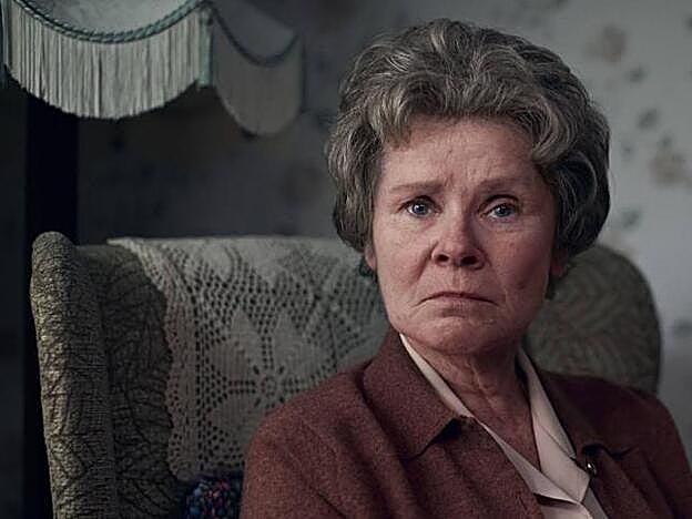 Imelda Staunton en la serie..