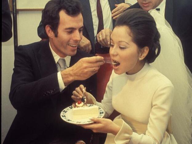 Julio Iglesias: las mujeres de su vida y sus grandes historias de amor (de  Isabel Preysler a Miranda, sin dejarnos a Priscilla Presley, Giannina  Faccio o Vaitiare) | Mujerhoy