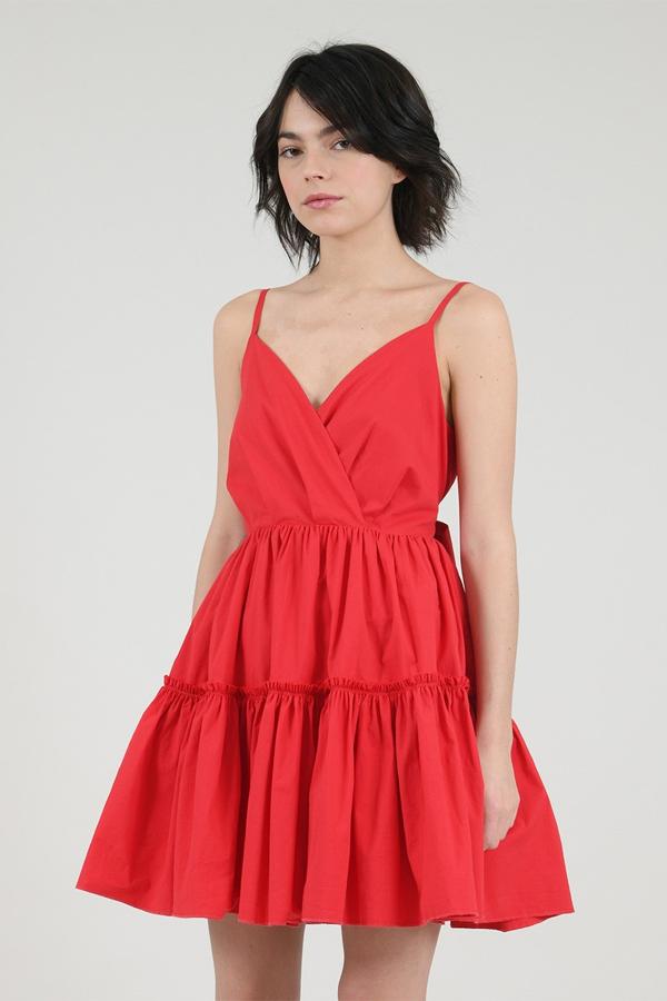 De corte mini, falda con volantes, escote cruzado y tirantes, de la colección Lili Sidonio para Molly Bracken (31,41 euros).