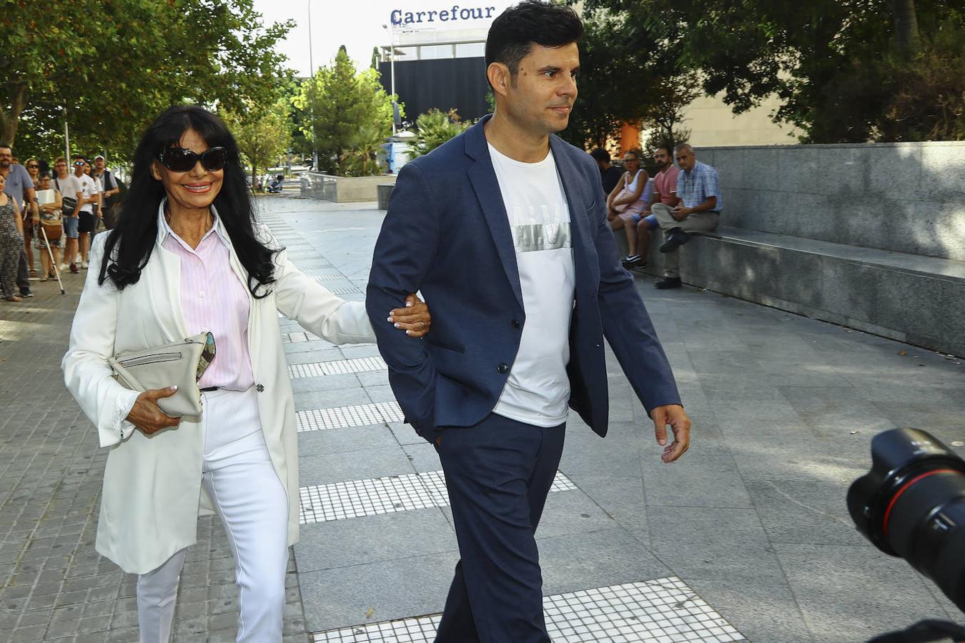 La última noticia que tenemos de la Justicia es que Javier Santos no es hijo de Julio Iglesias, pero la madre de este, María Edite Santos, insiste en que el joven valenciano es fruto de un 'affaire' con el cantate.