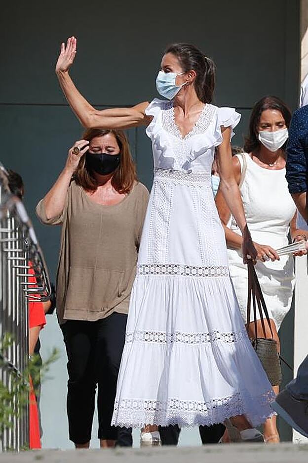 El look con mensaje de la Reina Letizia en Ibiza.