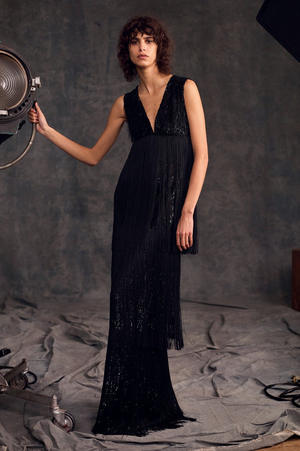 Vestido largo de tirantes con lentejuelas y flecos de Michael Kors Collection