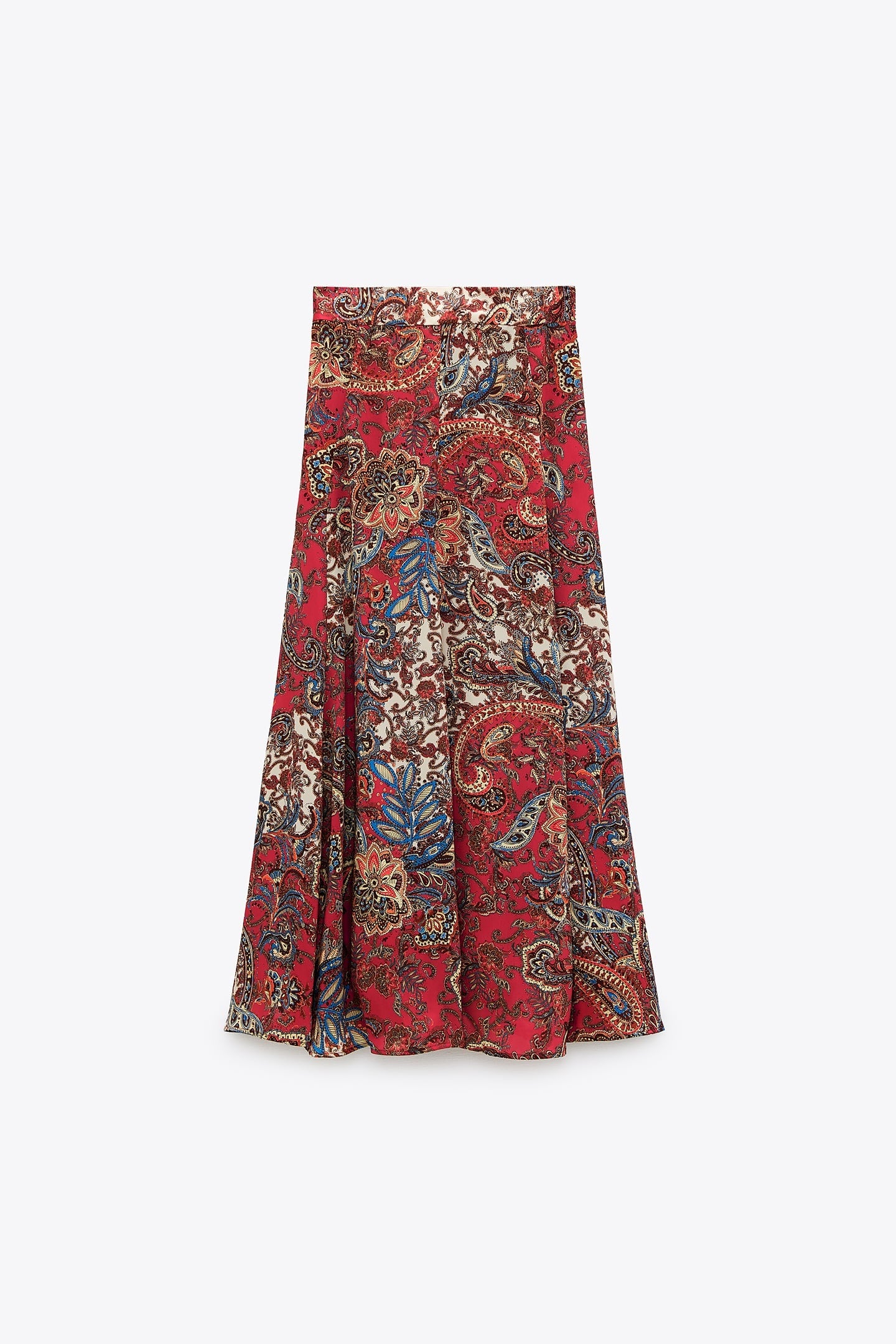 Falda midi estampada y fluida con abertura lateral de la nueva colección de Zara. (29,95 euros).