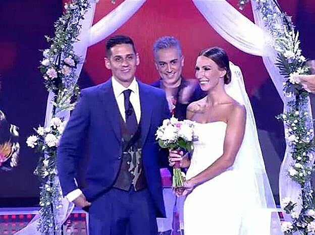 Galería. Fani y Christofer recién casados por Kiko Hernández. Pincha sobre la foto para ver el antes y el después de los presentadores y colaboradores de 'Sálvame.