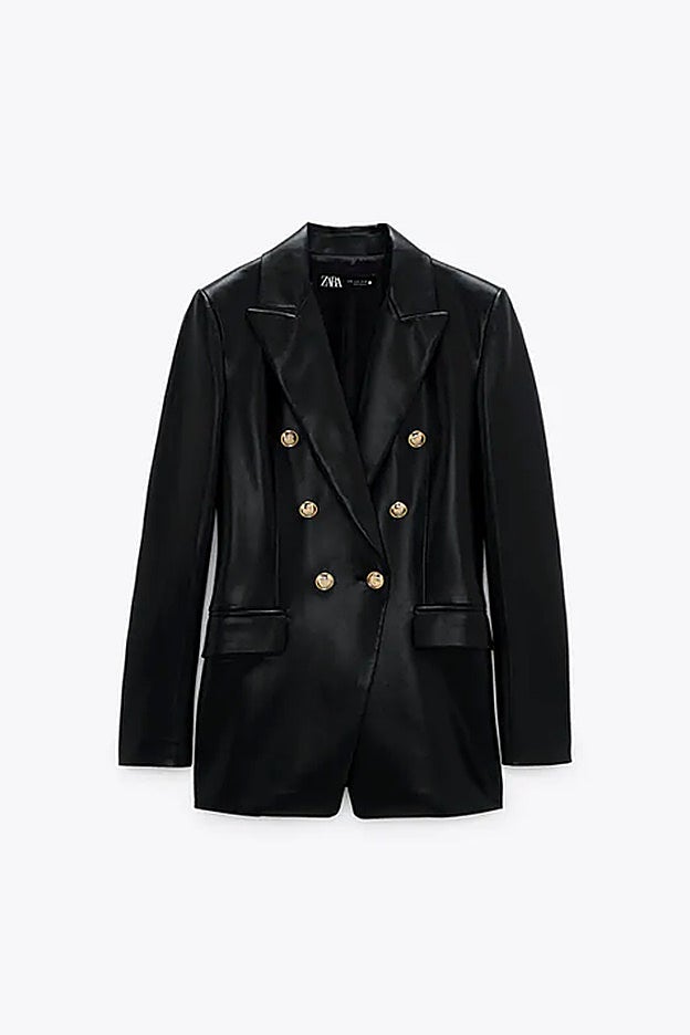 Americana de Zara confeccionada en tejido efecto piel con brillo.