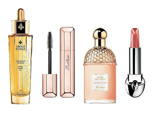 1. Abeille Royale Youth Watery Oil (137,50 €), néctar que redensifica y alisa el cutis. 2. Mad Eyes Mascara Noir (36,70 €), multiplica el volumen de las pestañas. 3. Aqua Allegoria Orange Soleia (110 €). 4. Rouge G Sheer Shine, tono 007 (35,10 €). Todo de Guerlain.