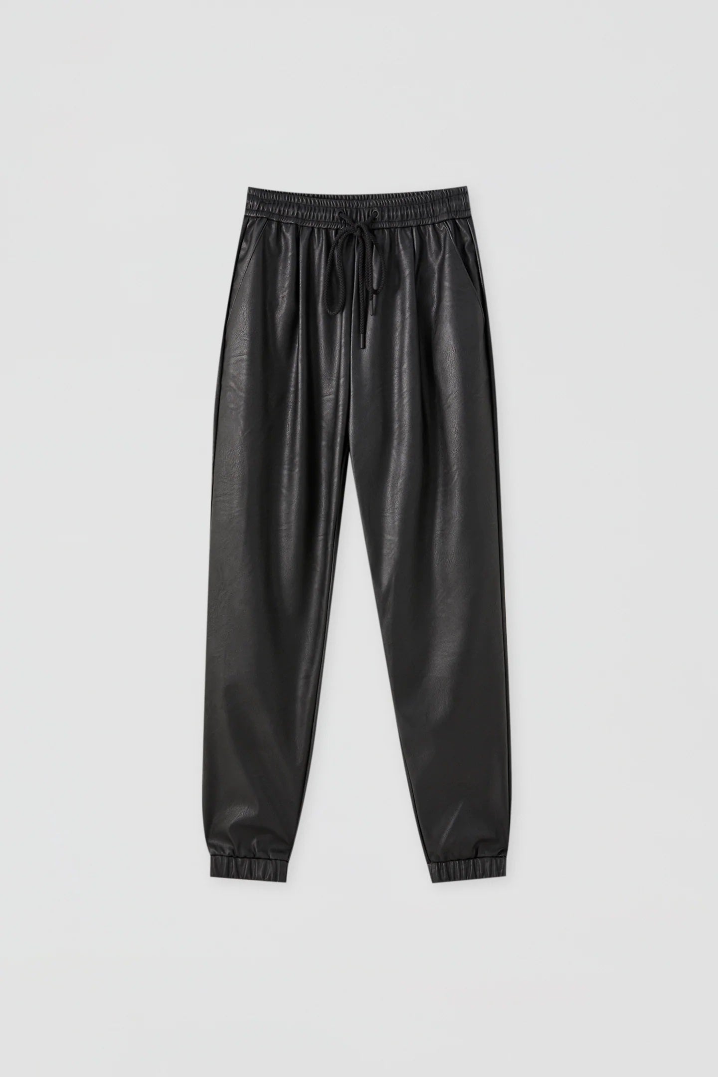 Lo más cómodos y calentitos: pantalones efecto piel tipo jogger. (22,99 euros).