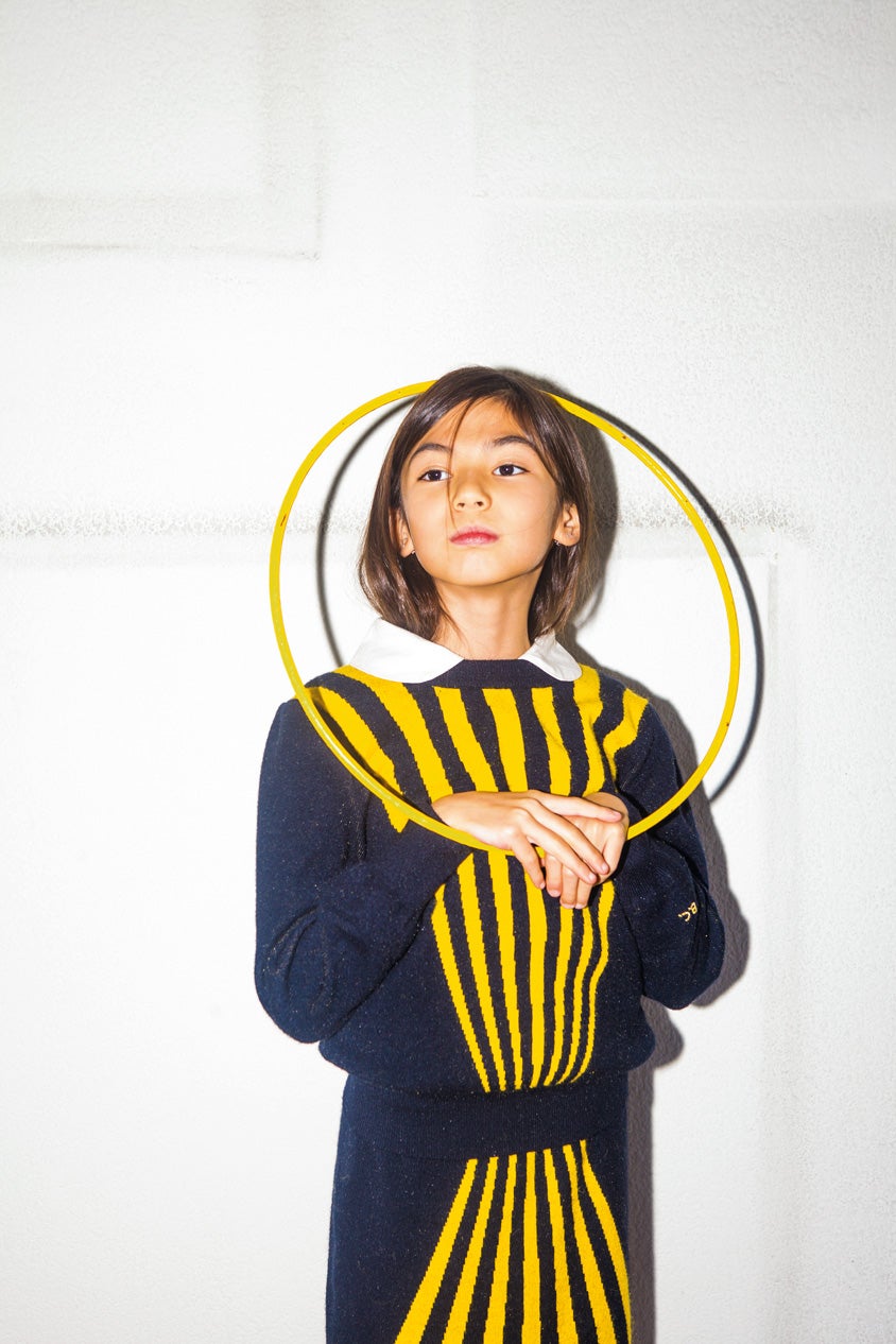 Jersey de punto con falda a juego, y camisa, todo de Bobo Choses.