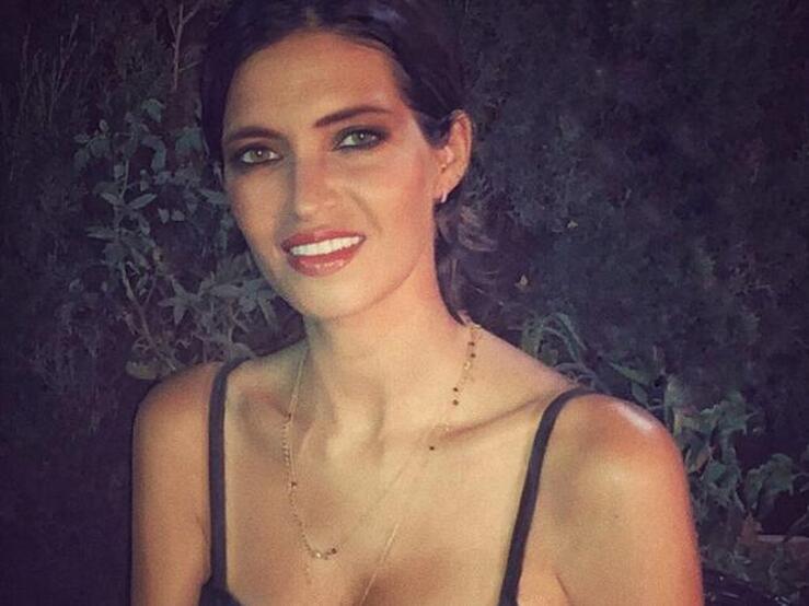 Fotos: 12 vestidos negros para lucir un look de noche tan sexy como el de Sara Carbonero