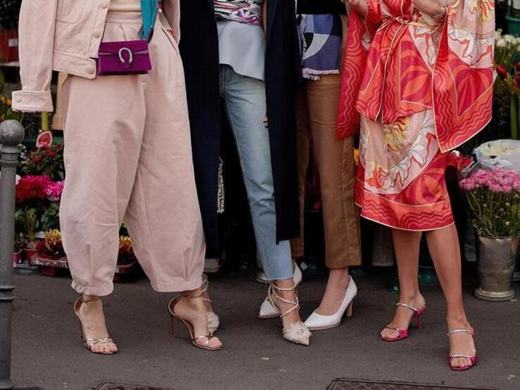 Fotos: Zapatos y sandalias de rebajas (con y sin tacón) que estilizan y podrás llevar hasta otoño