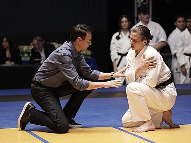 Daniel LaRusso y Robby, sensei y alumno