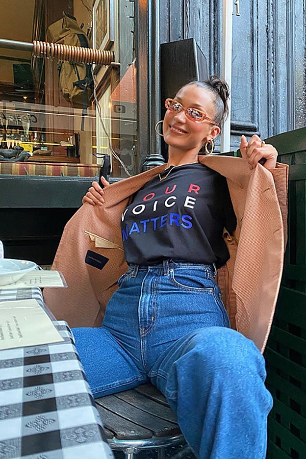 Bella Hadid se ha sumado a la campaña de las famosas estadounidenses que anima a votar en las próximas elecciones de noviembre.
