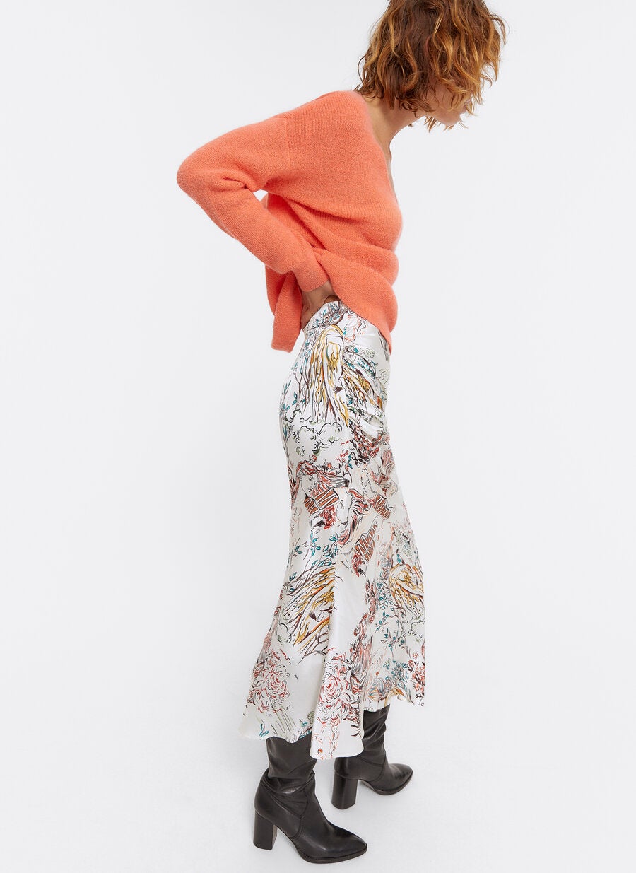 Falda asimétrica con detalle fruncido y estampado de siluetas. (89 euros).