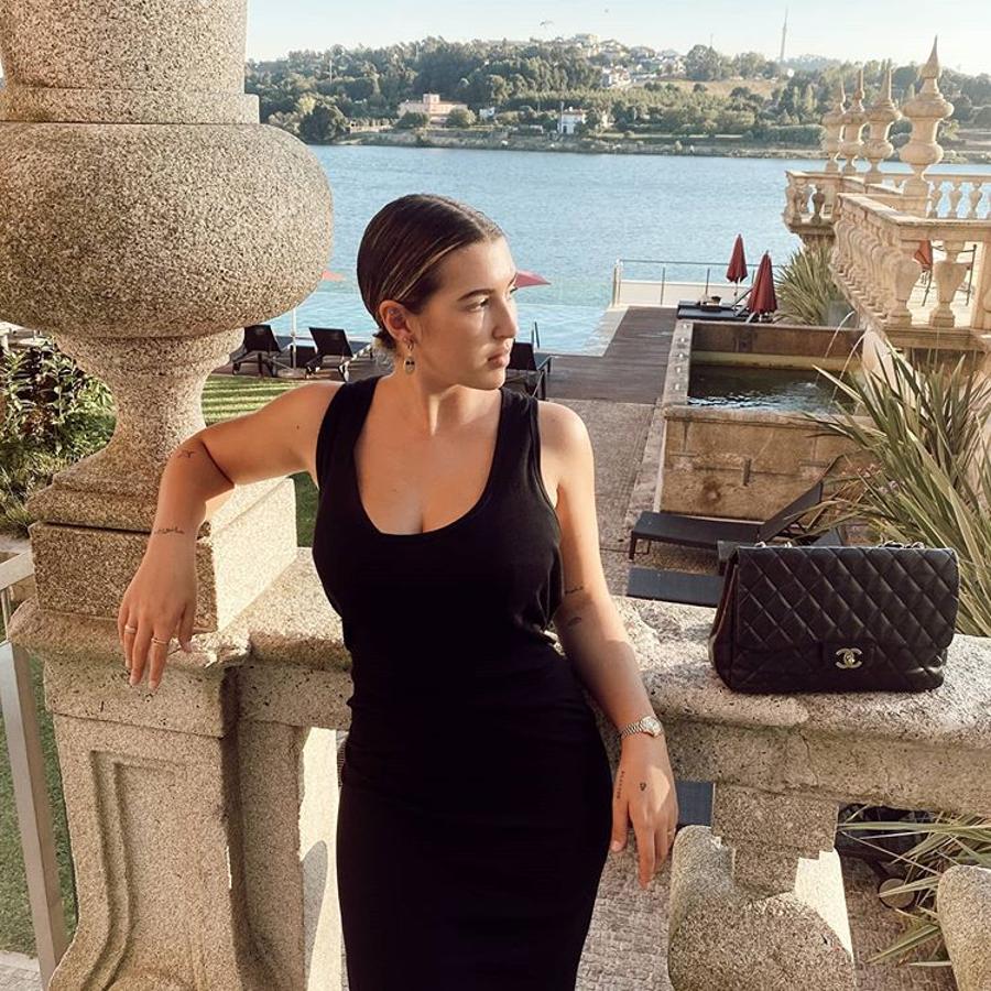 Alba Díaz se suma a la tendencia de los 'bodycon dresses' de Zara con este diseño negro de nueva colección que cuesta 17.95 euros.