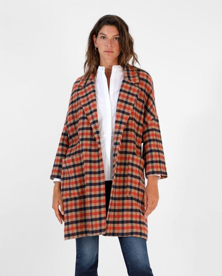 Abrigo oversize de paño, de Scalpers (179 €).