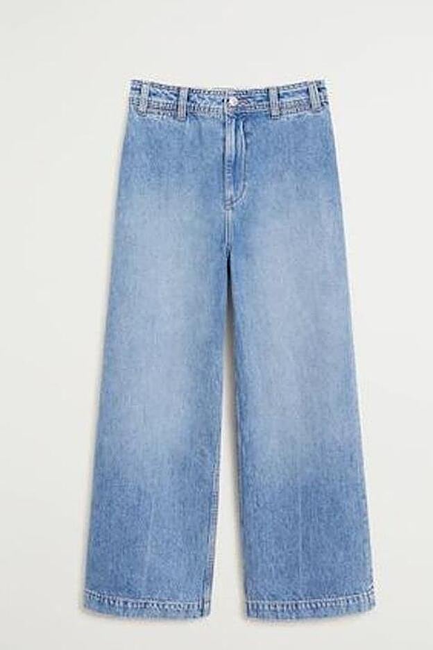 Los vaqueros Carlota de mango son de corte culotte y uno de los modelos que mejor sientan de toda la temporada (29,99 euros).