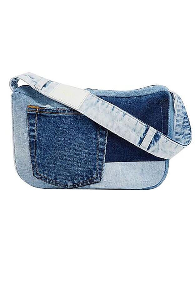 Bolso de la colección Denim Hack, de Bershka.