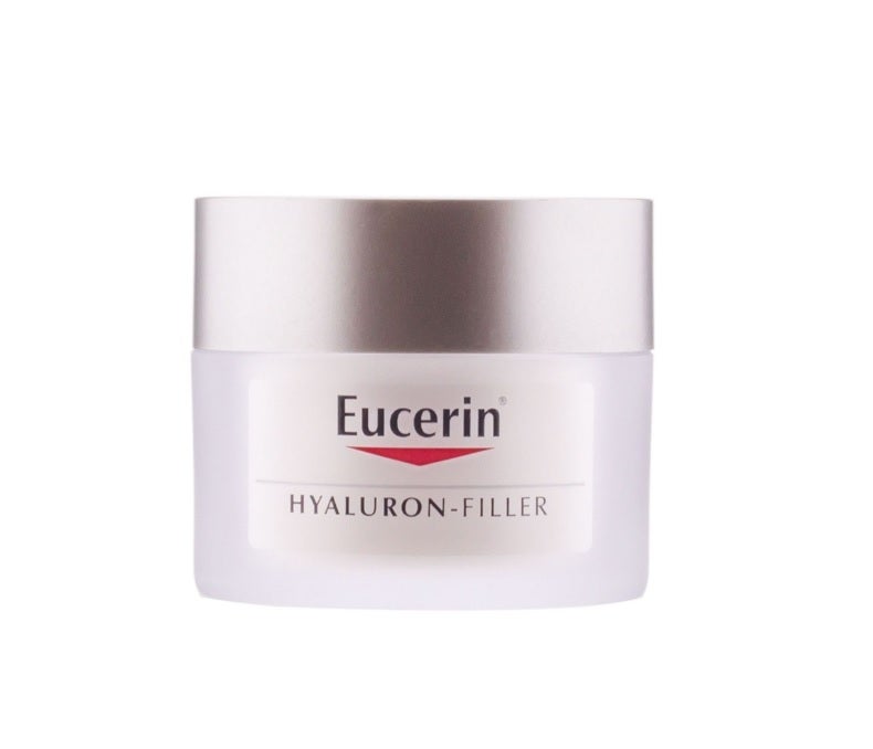 Crema de día antiarrugas Hyaluron-Filler de Eucerin, un clásico que cumple a la perfección con lo que promete gracias al afamado y eficaz ácido hialurónico. Una apuesta segura si tienes la piel normal o mixta. Además, ofrece protección solar 30.  Antes: 58,89 euros. Ahora: 23,06 euros .