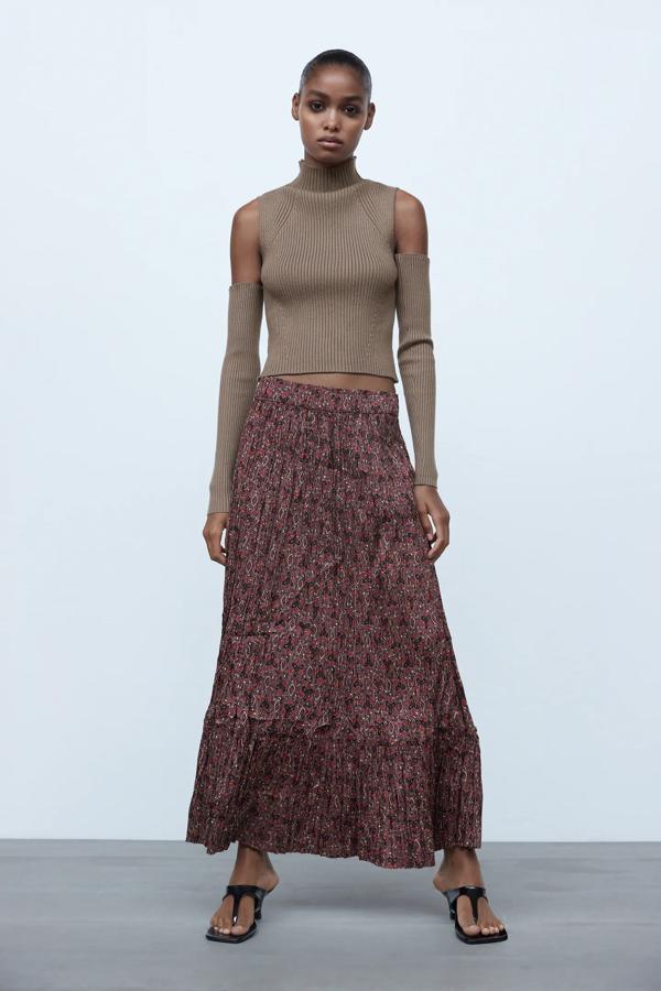 Esta falda midi de Zara nos parece perfecta para los looks de otoño. Está rebajada en los Special Prices a 15.99 euros.