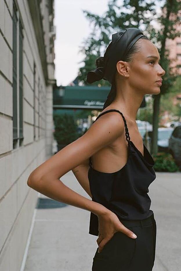 Top con tirantes de cadenas, de Zara (25,95 €).