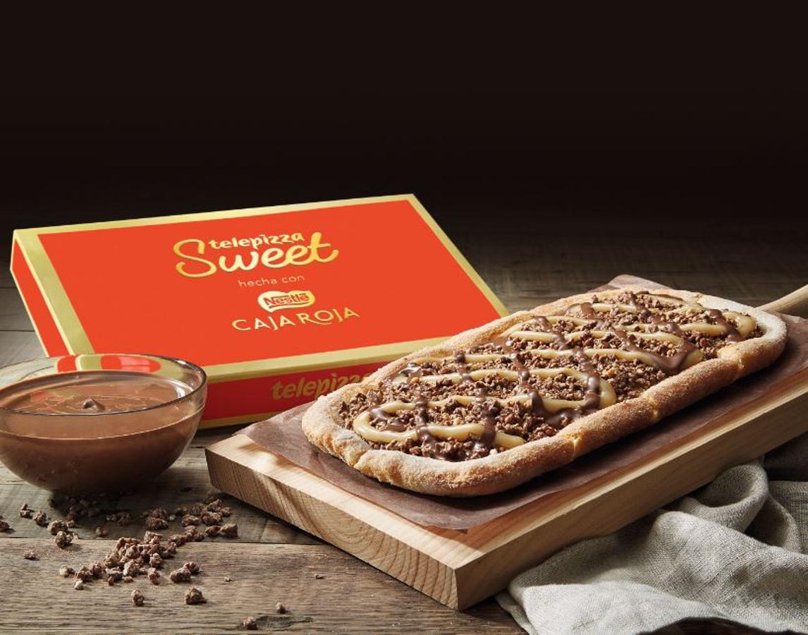 La Telepizza Sweet de Telepizza, elaborada con la masa de siempre y cubierta de crujiente chocolate y avellana, con un toque de cacahuete y chocolate Nestlé.