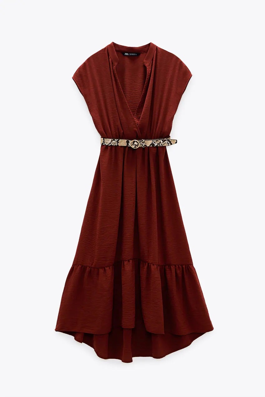 Vestido midi con cinturón, escote a pico y bajo acabado en volantes de los Special Prices de Zara. Una oda al otoño más romántico por su color terracota. (19,99 euros).